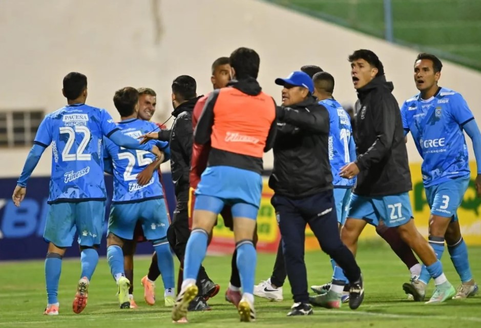 BOCHORNO ABSOLUTO SACUDE ESTADIO JESÚS BERMÚDEZ TRAS PELEA DESCONTROLADA