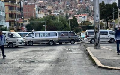 PARO DE TRANSPORTE SE ACATA EN LA PAZ Y SANTA CRUZ