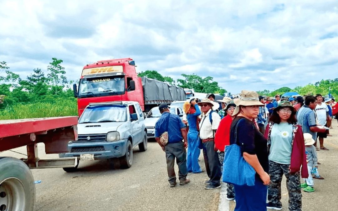 COB RATIFICA RECHAZO AL DECRETO Y BLOQUEOS SE EXPANDEN EN TODO BOLIVIA