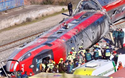 INVESTIGACIÓN CONTINÚA TRAS ACCIDENTE FERROVIARIO EN ESPAÑA