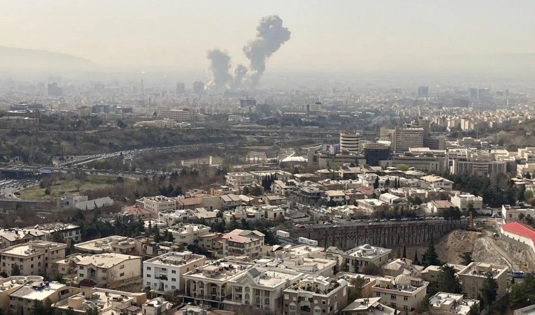 IRÁN EJECUTA REPRESALIA MILITAR TRAS ATAQUE CONFIRMADO DE ESTADOS UNIDOS