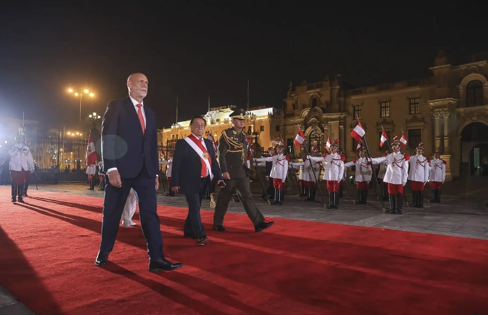 CONGRESO DE PERÚ ELIGE A BALCÁZAR COMO PRESIDENTE INTERINO