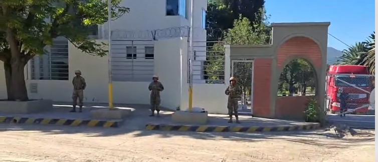 PRESIDENTE DISPONE CONTROL MILITAR DE YPFB, ADITIVOS OBLIGATORIOS EN LA GASOLINA Y REGISTRO DE COMPENSACIONES