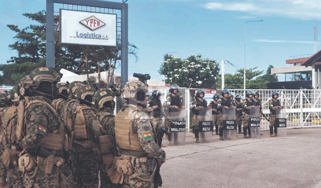TRANSPORTE PESADO DESMONTA VERSIÓN OFICIAL Y LLAMA “SHOW” A MILITARIZACIÓN DE YPFB