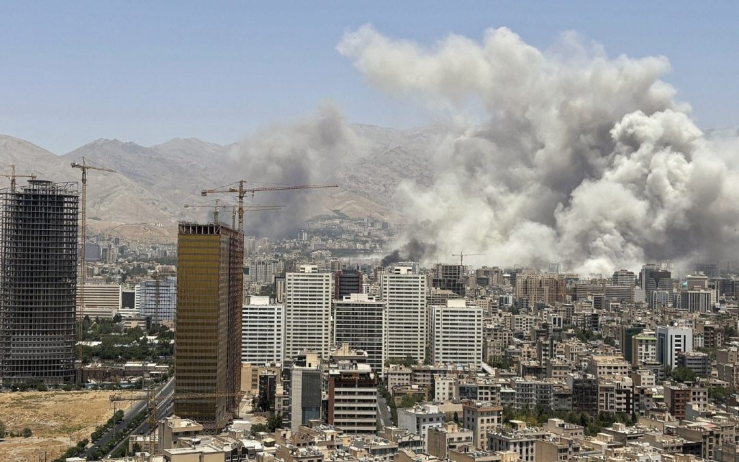 IRÁN ROMPE DEFENSAS Y RESPONDE CON MISILES A OFENSIVA DE EE.UU. E ISRAEL