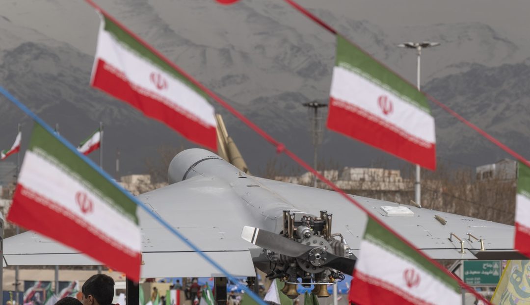 IRÁN GOLPEA OBJETIVOS MILITARES DE EE.UU. E ISRAEL Y ANUNCIA ATAQUES MÁS DUROS