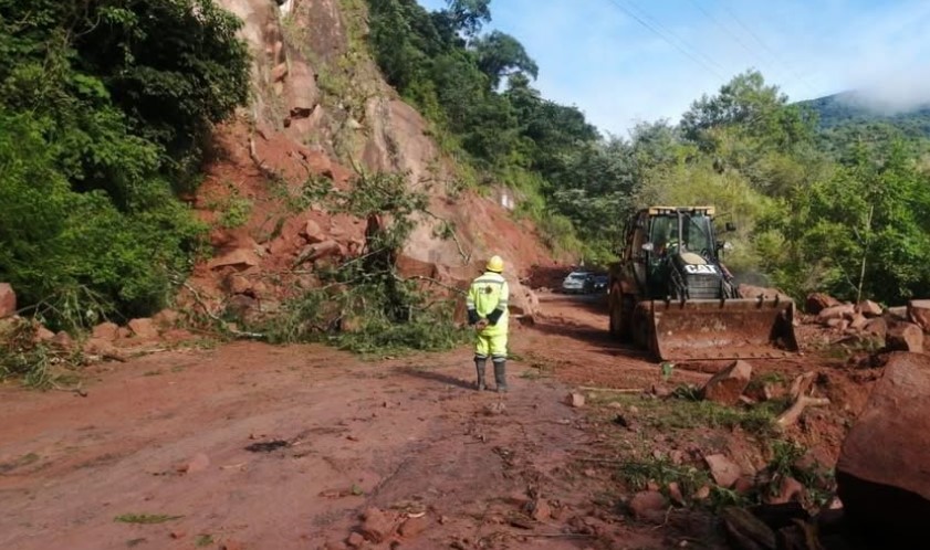 HABILITAN PASO CONTROLADO EN RUTA YACUIBA–ENTRE RÍOS TRAS DERRUMBE