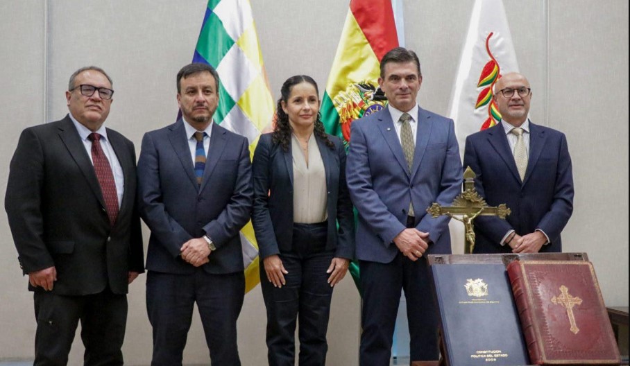 RENUNCIA FORZADA EN YPFB ACTIVA CAMBIO URGENTE DE MANDO