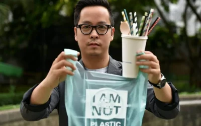 BIÓLOGO INDONESIO INVENTÓ BOLSAS DE YUCA PARA REDUCIR EL USO DE PLÁSTICO