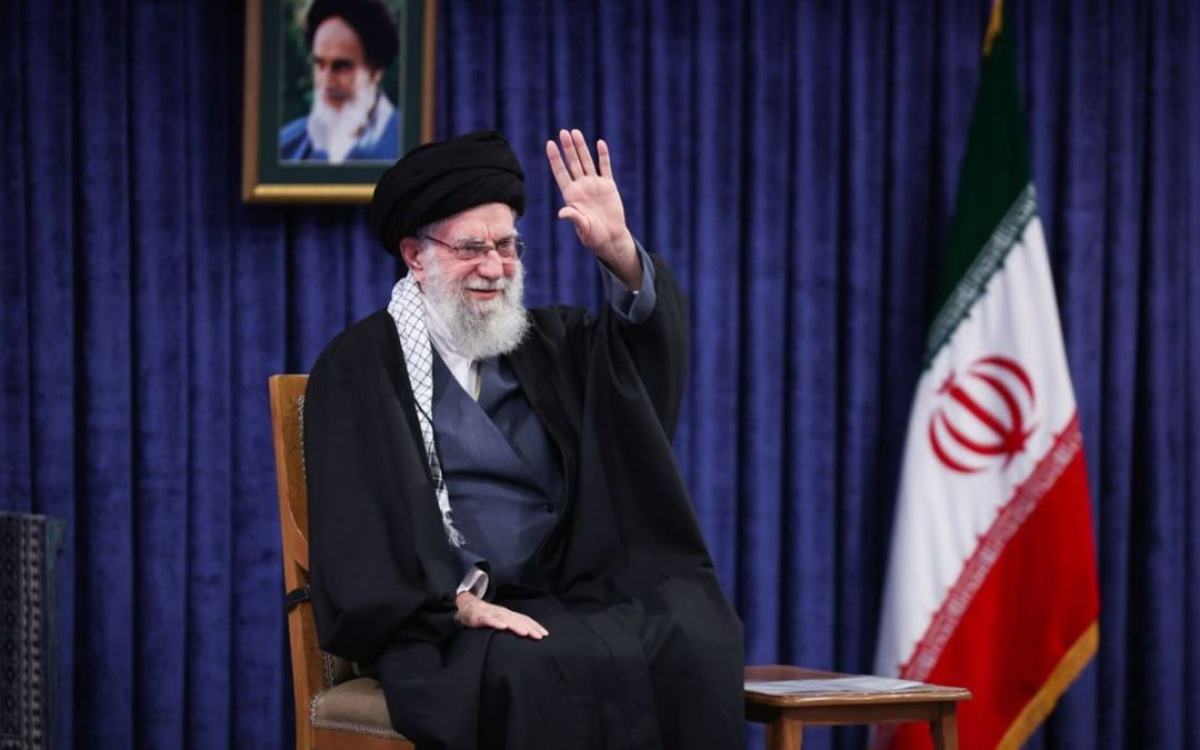 IRÁN ANUNCIA VENGANZA OFICIAL Y REORGANIZA EL PODER TRAS LA MUERTE DE JAMENEÍ