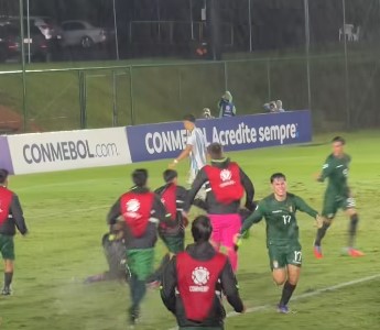 BOLIVIA SELLA SU PASO A PLAYOFFS Y QUEDA A DOS LATIDOS DE QATAR