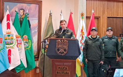 POLICÍA AMENAZA CON USAR AL FUERZA CONTRA MARCHA QUE LLEGA A LA PAZ