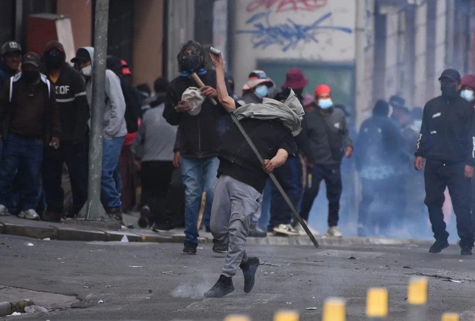 EL ALTO Y MINEROS PONEN CONTRA LAS CUERDAS A RODRIGO PAZ