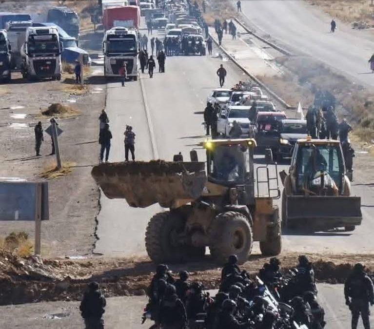 MOVILIZADOS MANTIENEN LAS MEDIDAS DE PRESIONEN MEDIO DE REPRESIÓN Y CRISIS