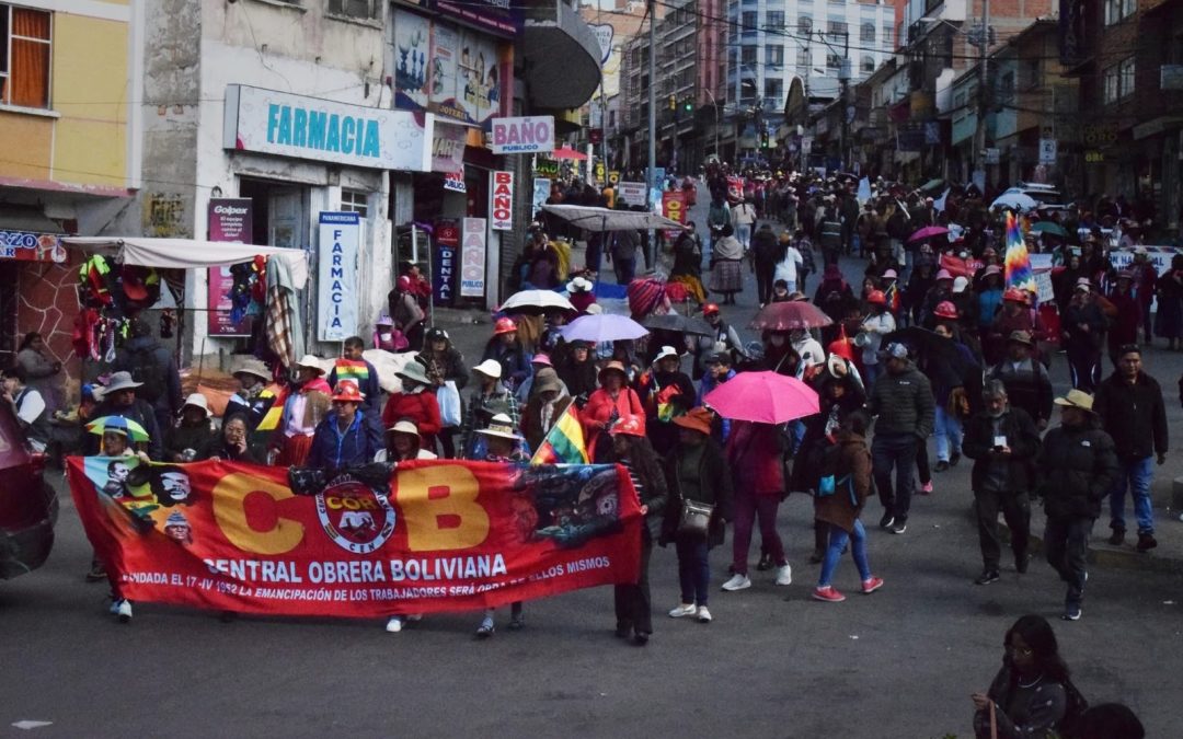MADRES REPUDIAN A PAZ EN MASIVA MARCHA DE CACEROLAS