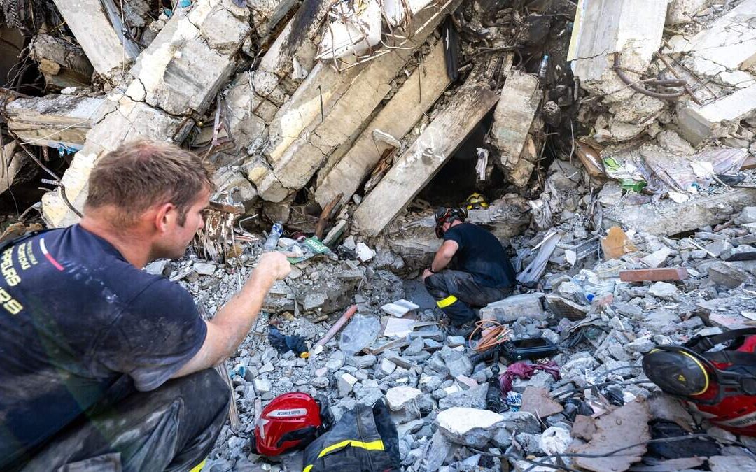 LOS MUERTOS POR EL TERREMOTO EN VENEZUELA ASCIENDEN A 4.333