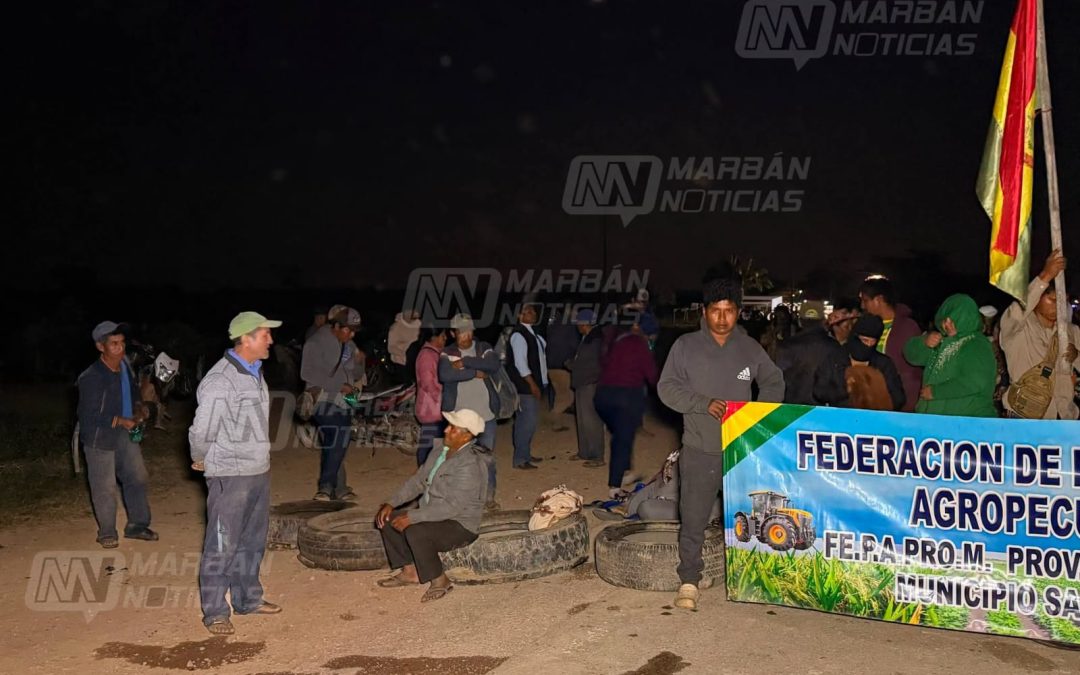 PRODUCTORES DEL PUENTE SAN PABLO, BENI, BLOQUEAN Y EXIGEN ABROGACIÓN DEL DS 5675