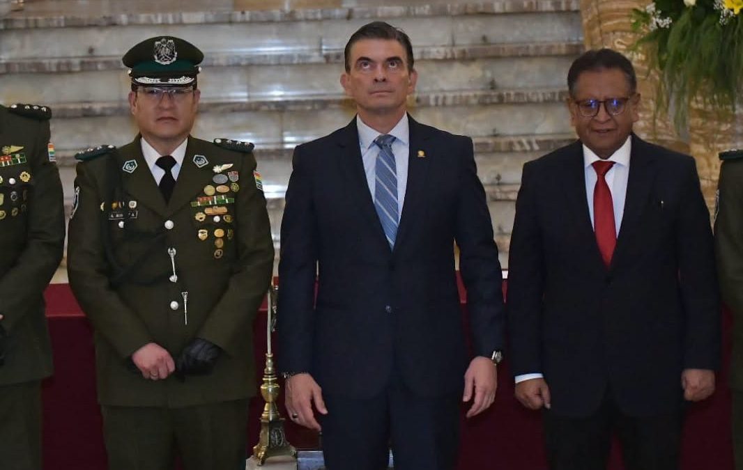 CAMBIO TOTAL EN LA POLICÍA: PAZ ENTREGA EL MANDO A ÁLVAREZ TRAS SALIDA DE SOKOL