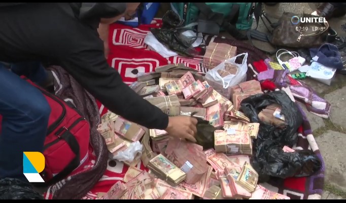 INCAUTAN DINERO EN AMBULANCIA QUE SALIÓ DE LA VIVIENDA DE ROGER MARIACA