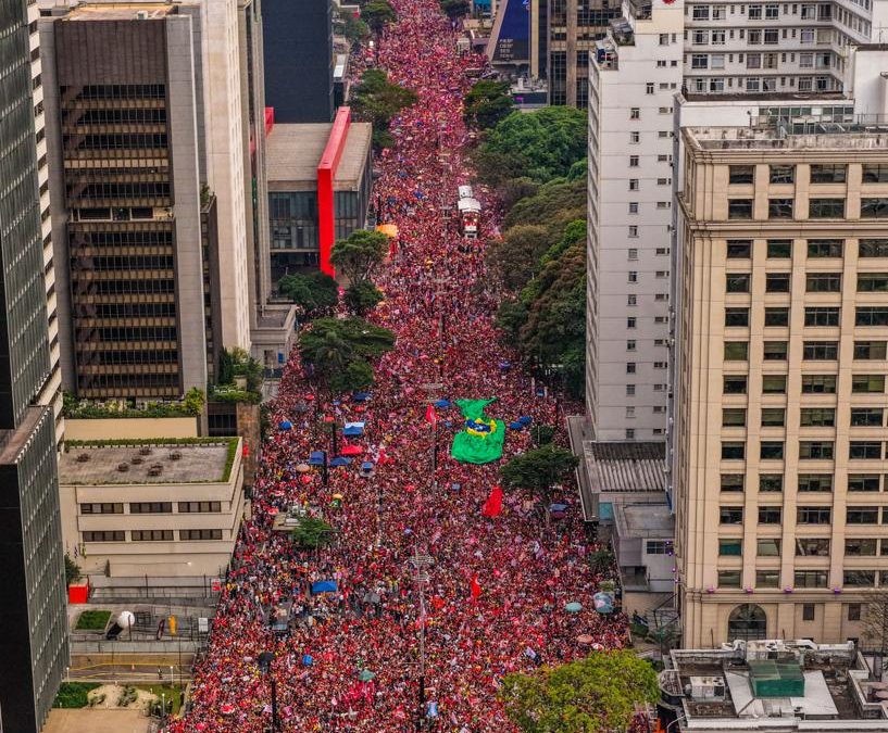BRASIL VOTA BAJO MÁXIMA TENSIÓN ENTRE LULA Y FLÁVIO BOLSONARO